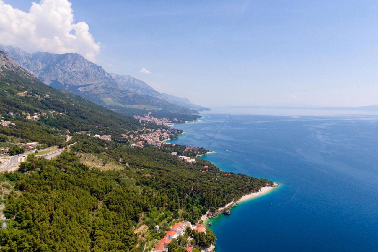 Apartments By The Sea Brela, Makarska - 6688 Exterior photo